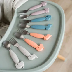 Done by Deer Bestik|Service>Easy-grip ske- og gaffelsæt - Deer friends - Sand