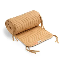 Done by Deer Sengetøj Til Baby>Quiltet sengerand m/bindebånd - Waves - Mustard