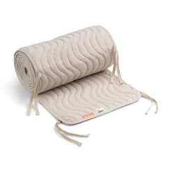 Done by Deer Sengetøj Til Baby>Quiltet sengerand m/bindebånd - Waves - Sand